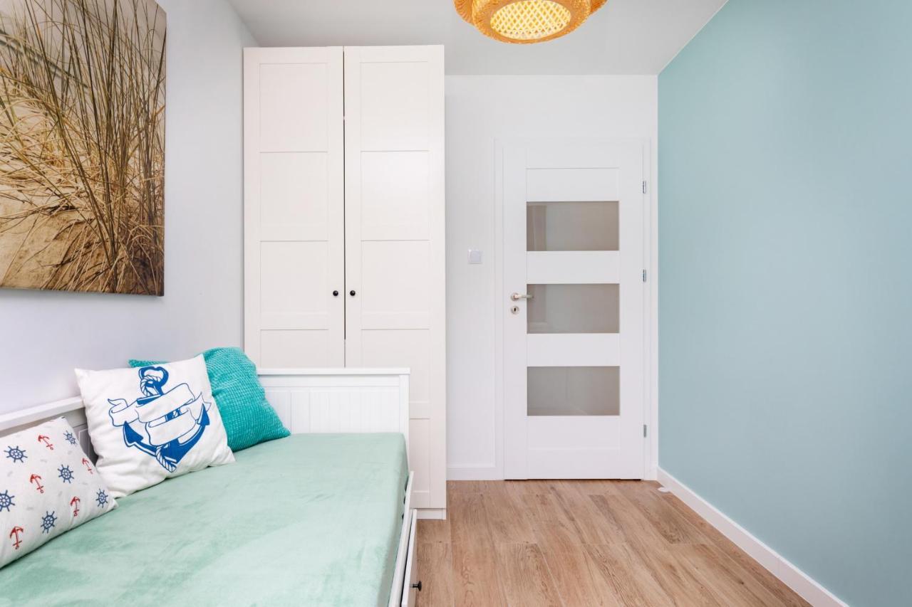 Marine Apartment 9B By Noclegi Renters Дзивновек Екстериор снимка